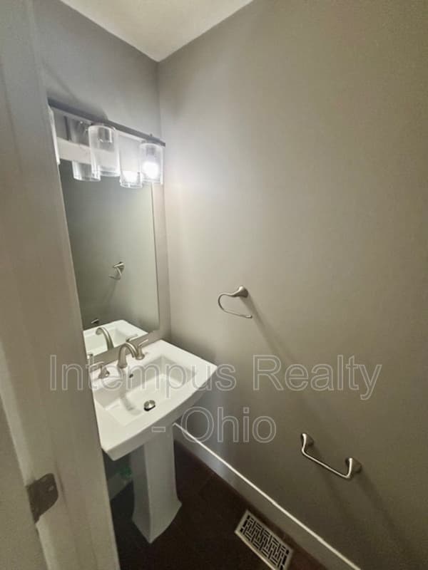 Lewis Center House: 1482 Geranium Dr