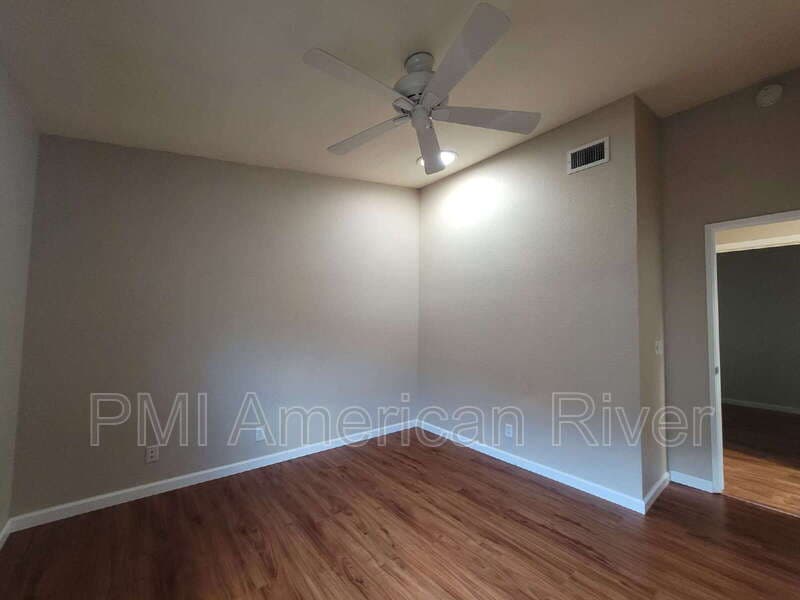 Sacramento House: 8715 Rooster Way