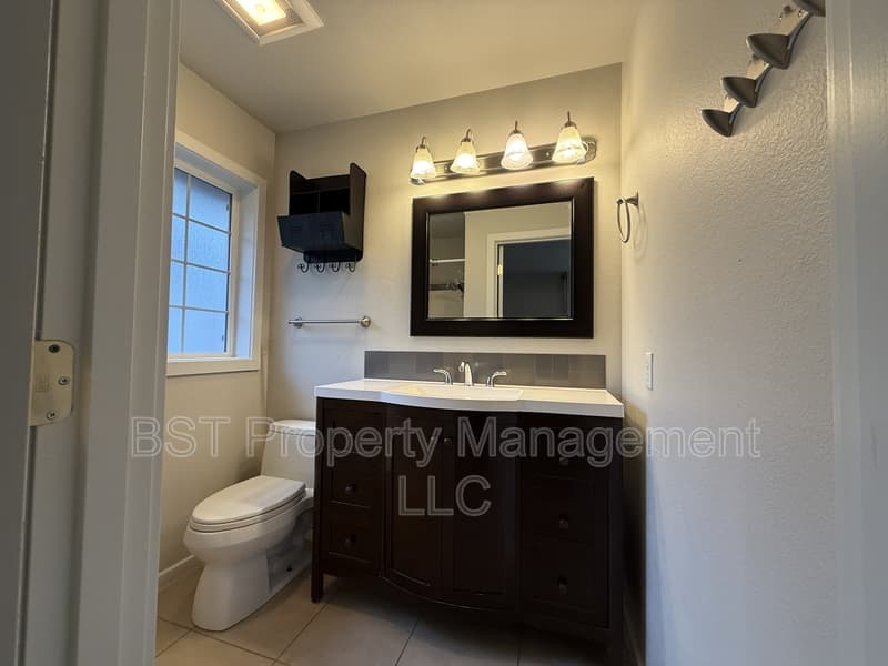 Silverton House: 418 Koons Street