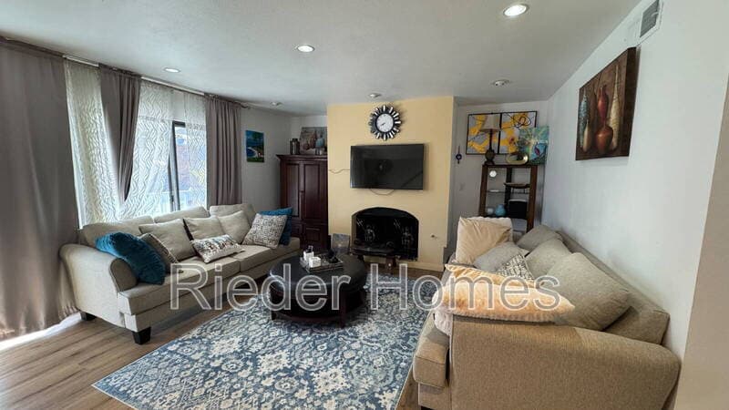 La Jolla Condo: 8273 Via Mallorca