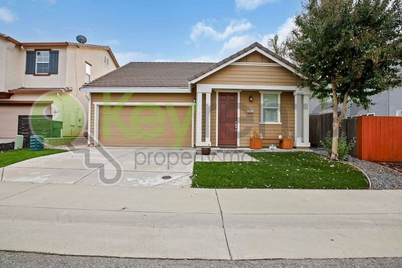 Roseville House: 1233 Manza Circle