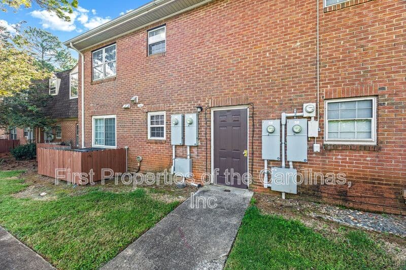 Charlotte House: 5805-H Hunting Ridge Lane