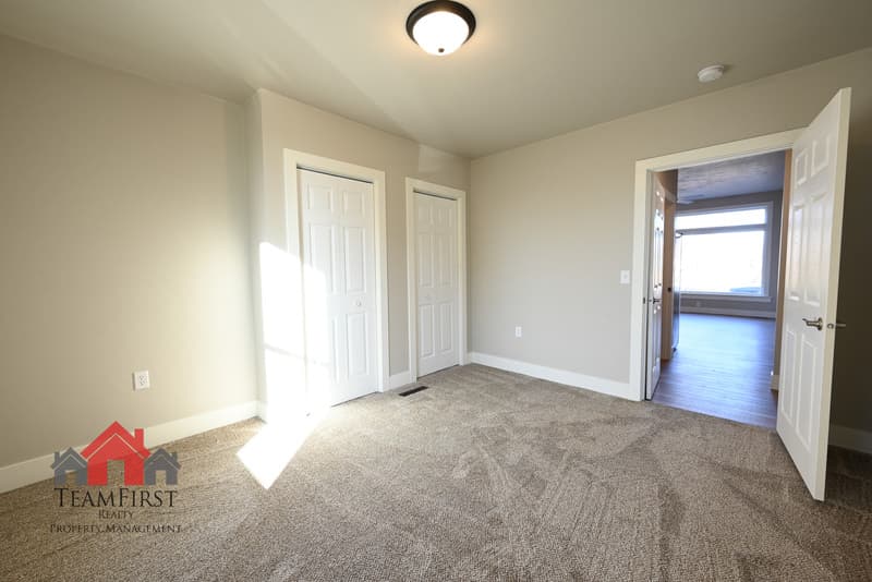 Black Creek Condo: 205 North Maple Street - 102