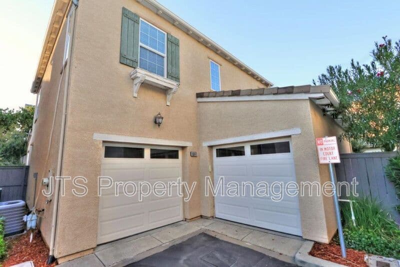 Orangevale House: 9041 Crescenda Lane