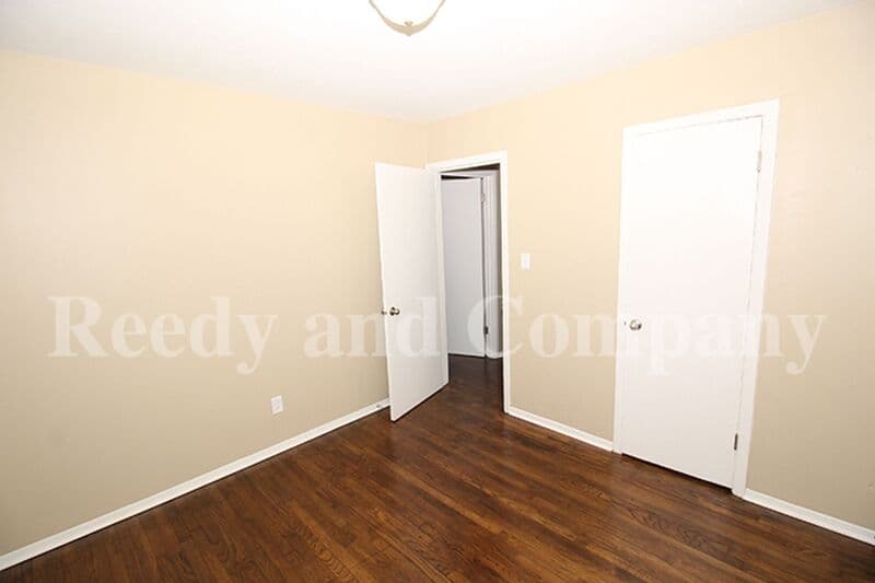 Memphis House: 1841 S Sutton Dr