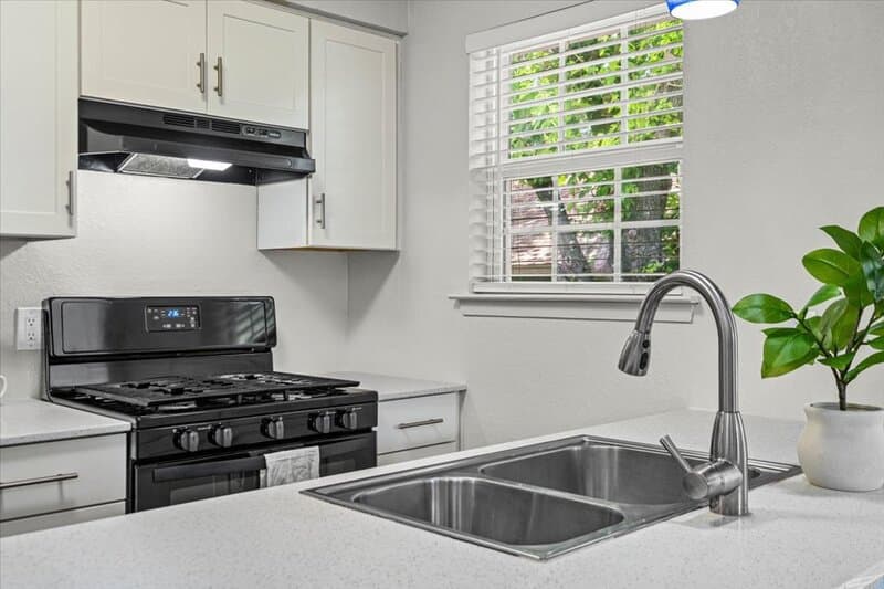 Austin Condo: 826 King Albert Street - B