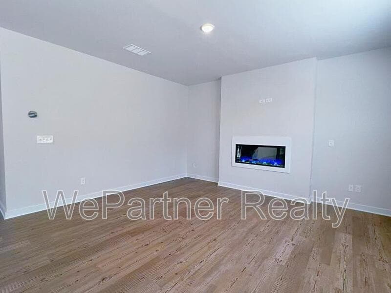 Douglasville House: 7225 Lacey Dr