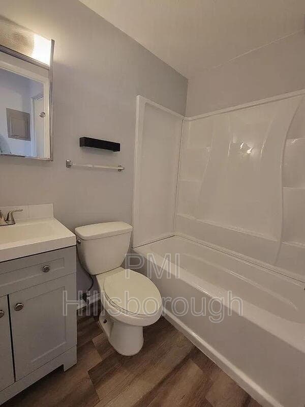 Brandon House: 914 Burlwood Street