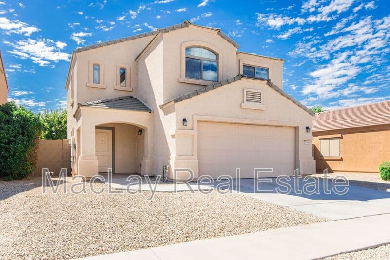 Glendale House: 7265 W Glenn Dr