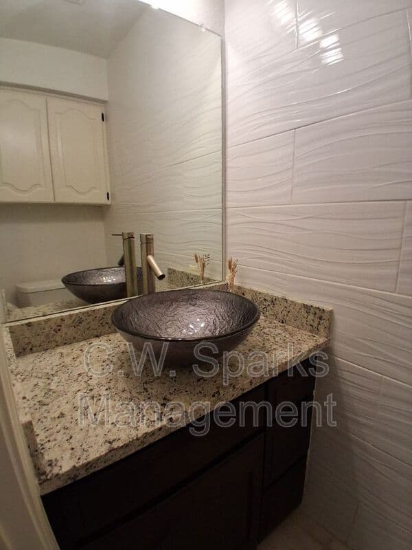 Grapevine House: 1503 Laguna Vista Way