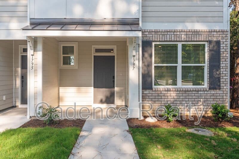 Wilmington House: 1785 Perimeter Loop