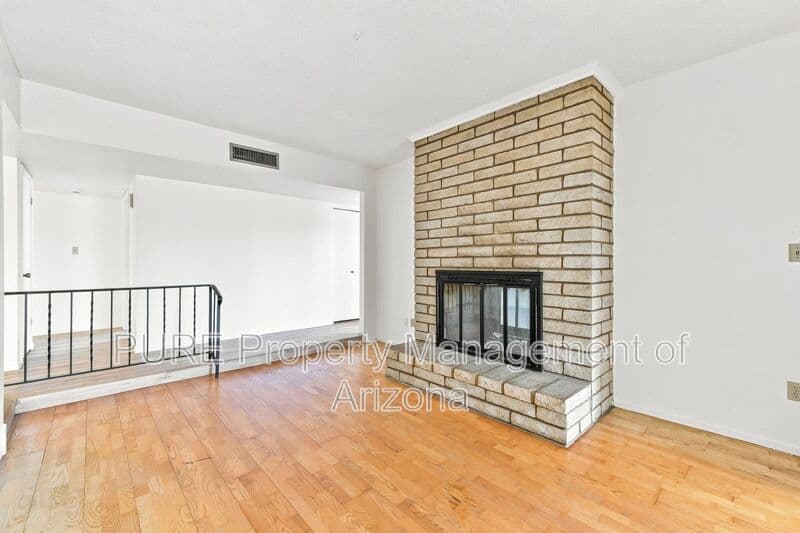 Tempe House: 2604 W Ellis Dr