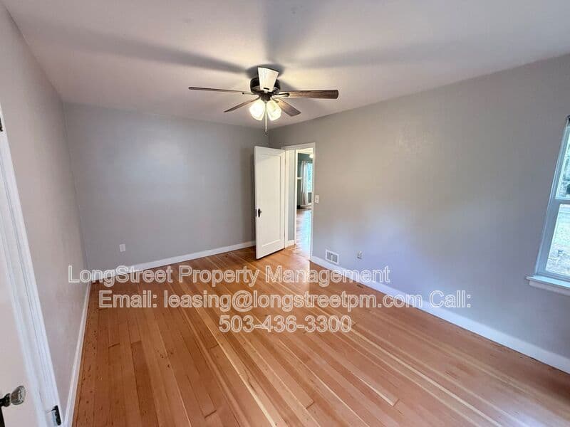 Salem House: 390 23rd St SE