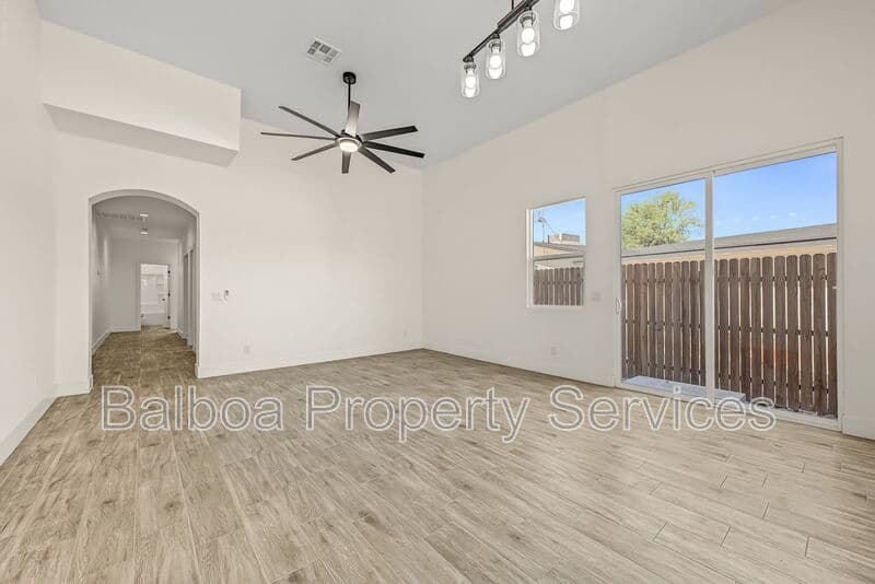 Buckeye Condo: 212 2nd Ave E