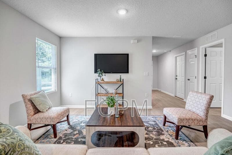 Jacksonville House: 5460 Amazon Ave