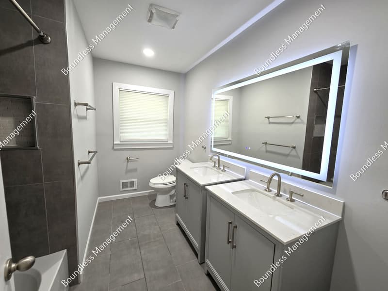 Decatur House: 2233 Leafmore Dr