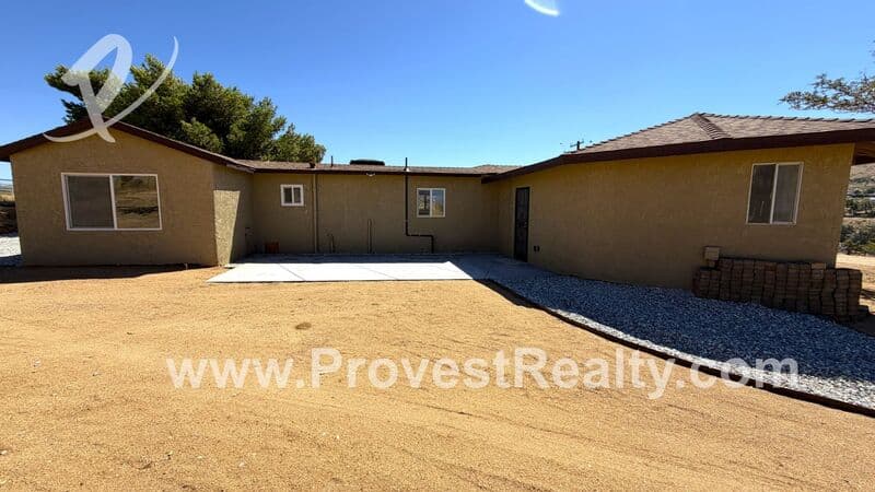Apple Valley House: 9626 Buena Vista St