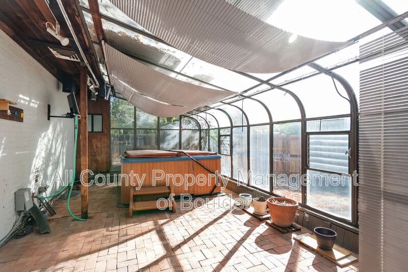 Boulder House: 4453 Pali Way