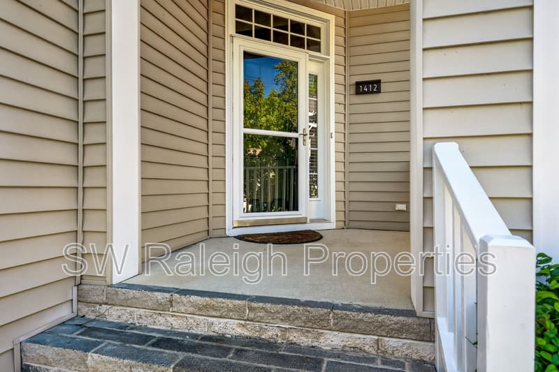 Apex House: 1412 Willow Leaf Way