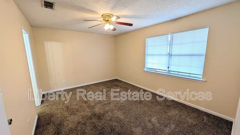 Hinesville House: 1460 Flo Zechman Dr
