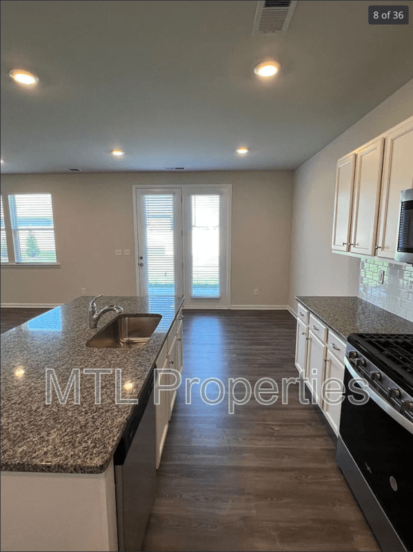 Unionville House: 2011 Weddington Pointe Drive
