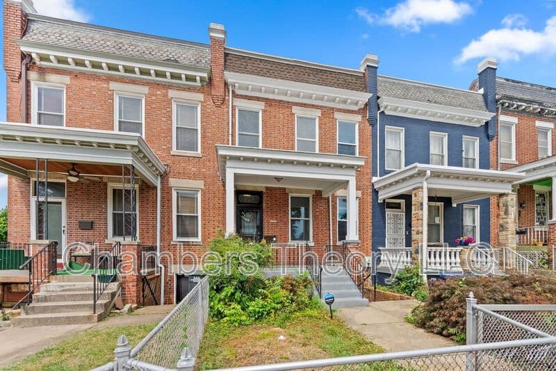 Washington House: 3532 Warder St NW