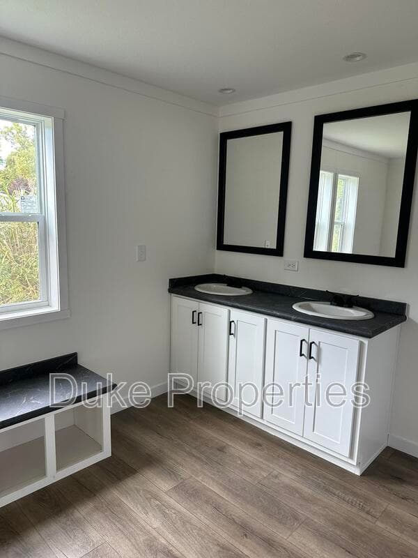 Utica House: 224 Tipperary Drive