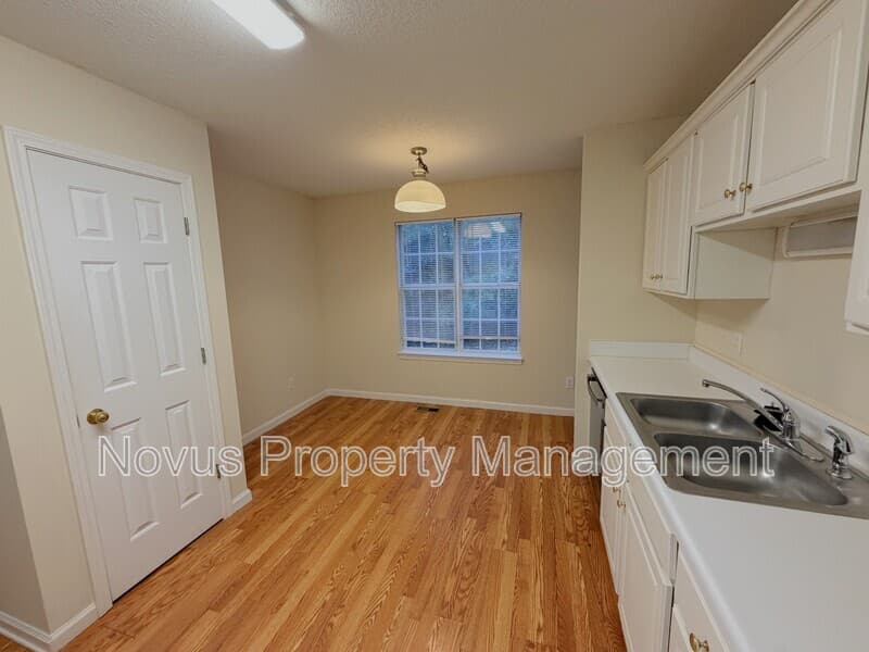Villa Rica House: 81 Abbotsford Drive