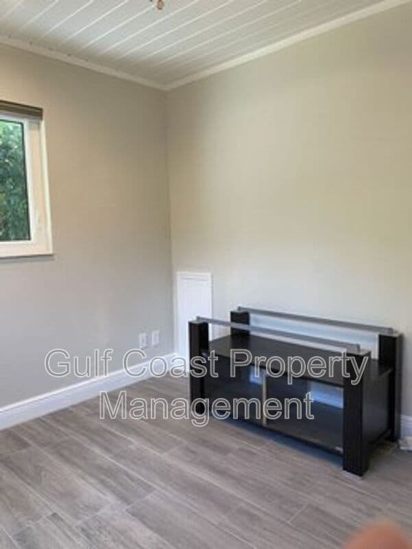 Venice House: 232 Glen Oak Road