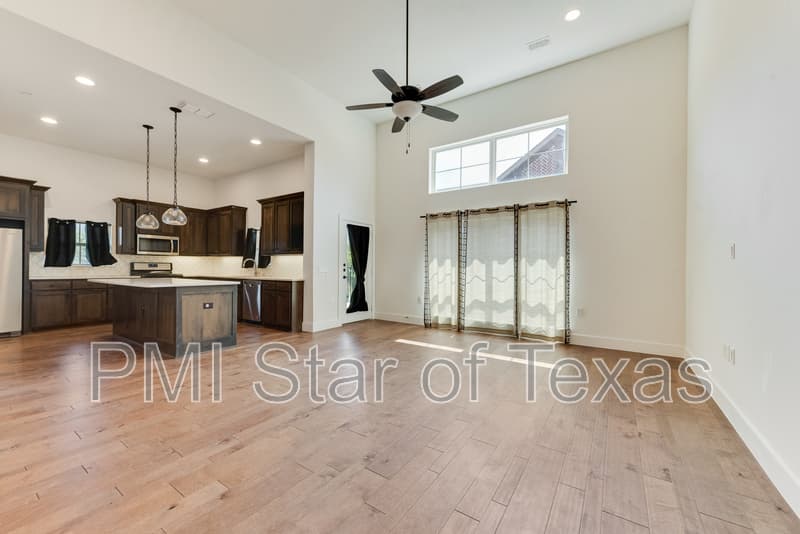 Arlington Townhome: 889 Birds Fort Trail