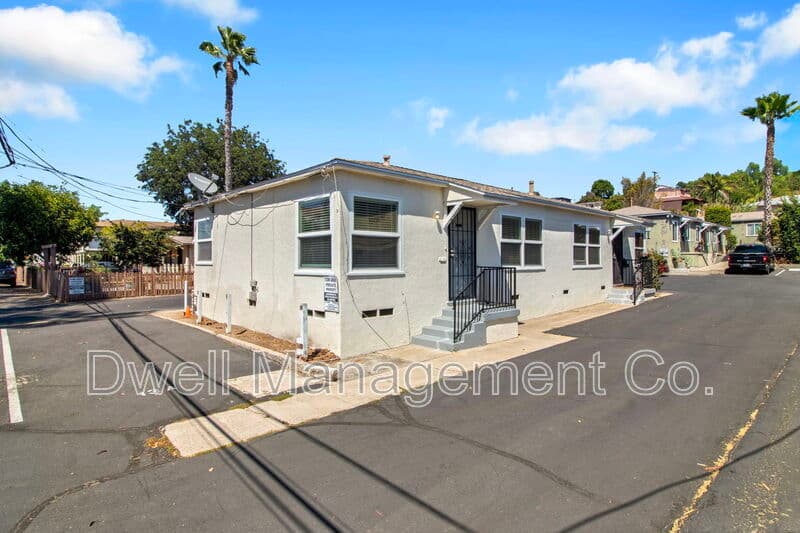 La Mesa Condo: 4913 Guava Ave