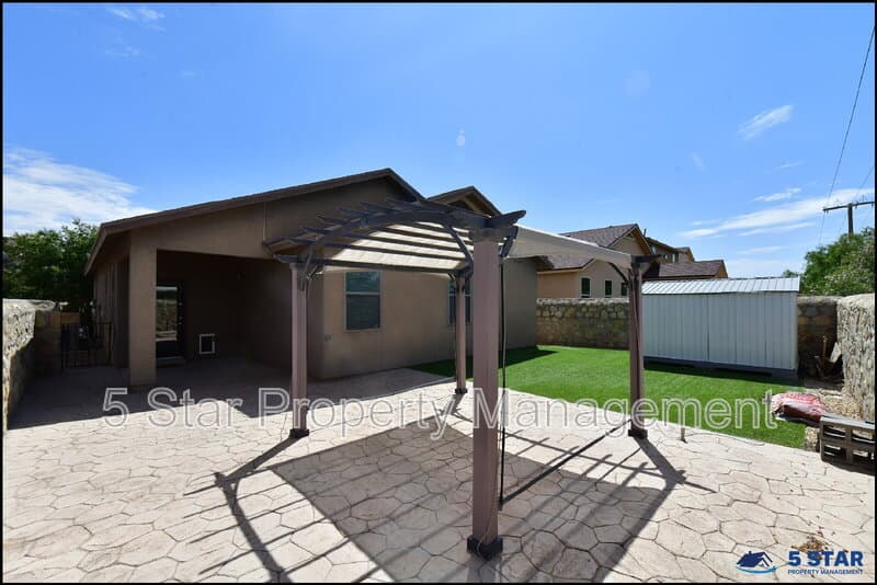 El Paso House: 4913 Adrian Campos St !!