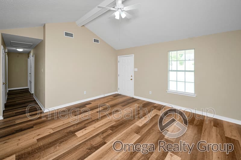 Mobile House: 3020 Barlett Dr