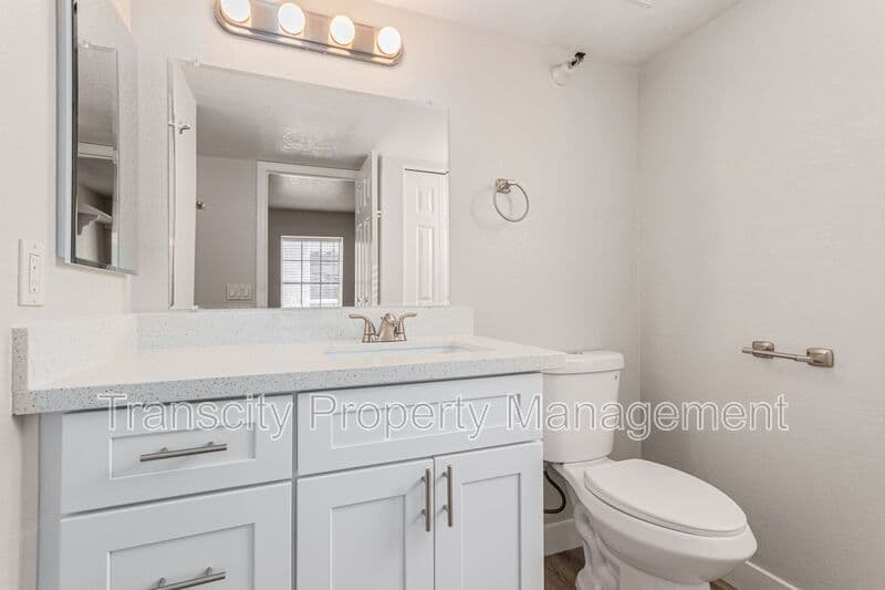 Scottsdale House: 8020 E Thomas Rd