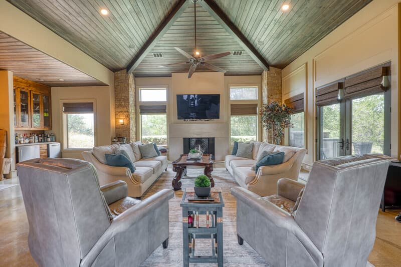 Horseshoe Bay House: 130 Christine Circle