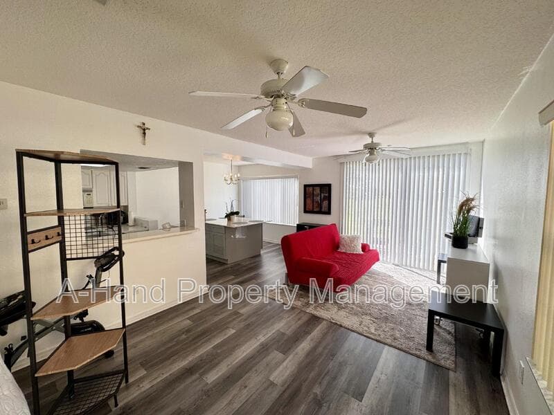 Davenport Condo: 439 Coconut Palm Way