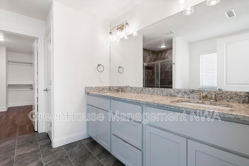 Siloam Springs House: 710 W Jillian Street