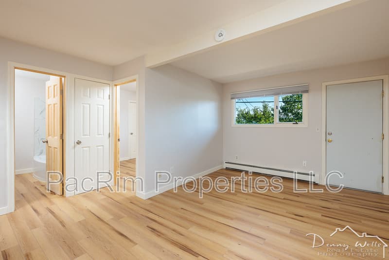 Anchorage House: 1807 W 36th Avenue #4