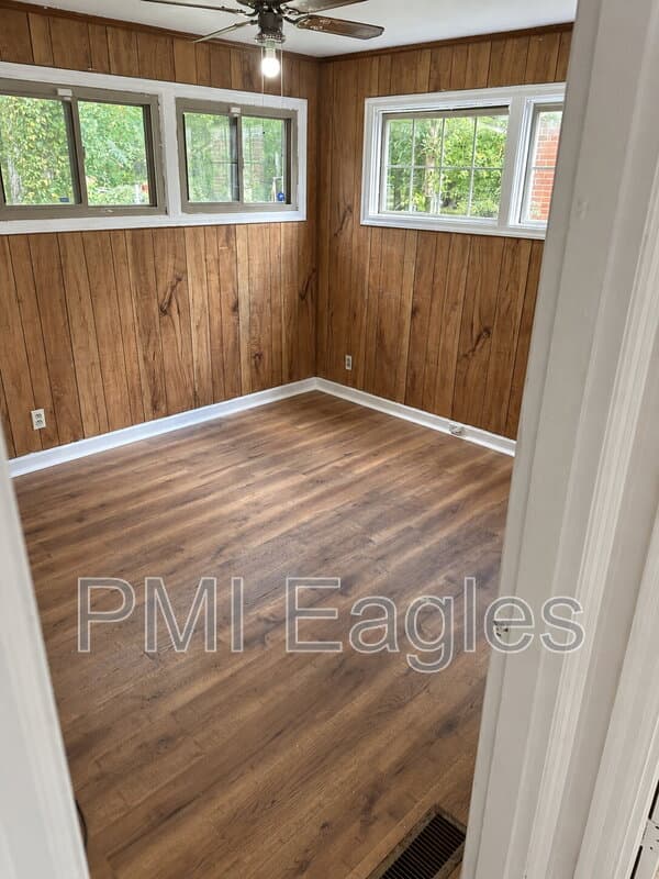 Hopkinsville House: 830 Stanley Street