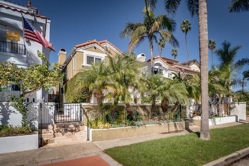 Huntington Beach House: 621 8th St