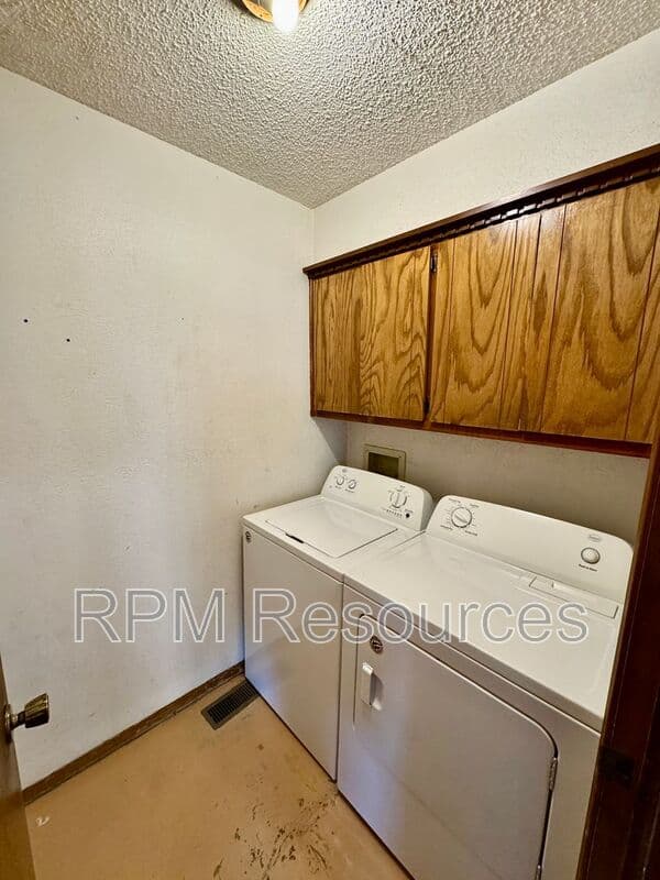 Oklahoma City Condo: 7002 Woodlake Dr