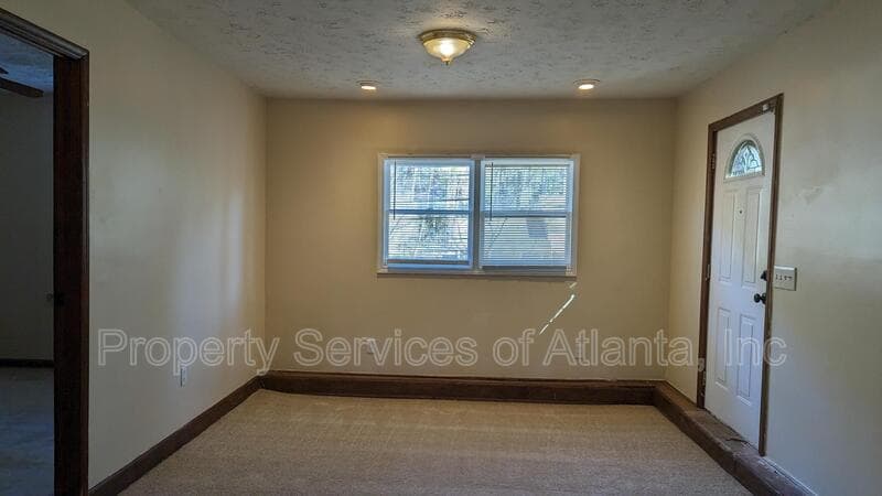 Decatur House: 4341 Old Lake Dr