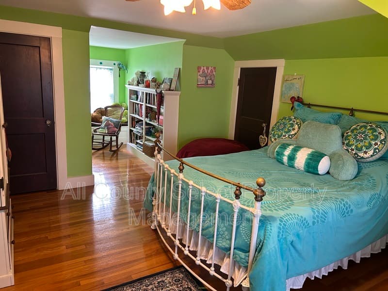 Beverly House: 38 Baker Ave