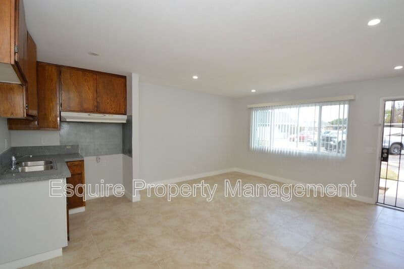 OXNARD Condo: 1834/1840/1850 PERICLES ST