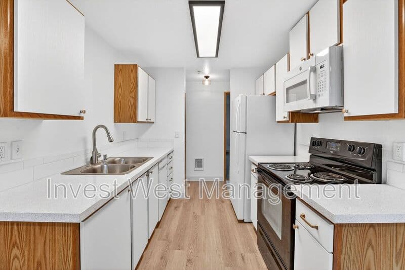 VANCOUVER House: 12514 SE 7 STREET