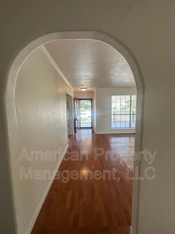Broken Arrow House: 3812 S Dogwood Ave.