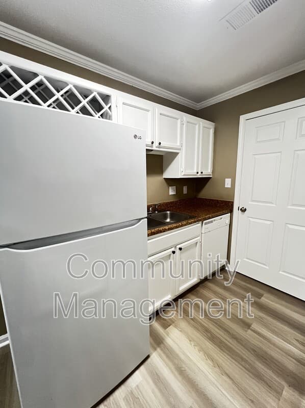 Baton Rouge Condo: 2150 N Sherwood Forest Dr