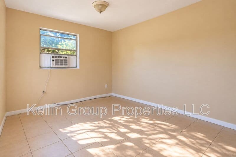 Lakewales Condo: 157 E Northside Drive