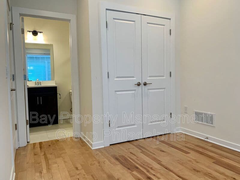 Philadelphia House: 2108 Kensington Walk