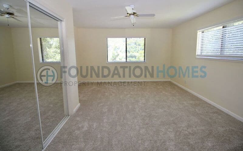 Fairfax House: 93 Live Oak Ave